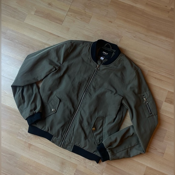 ONLY women’s bomber jacket - Picture 3 of 8